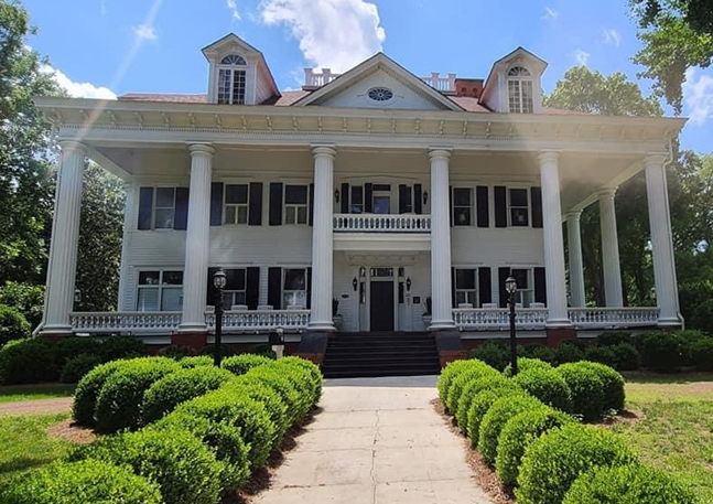 The Famous Twelve Oaks Bed & Breakfast